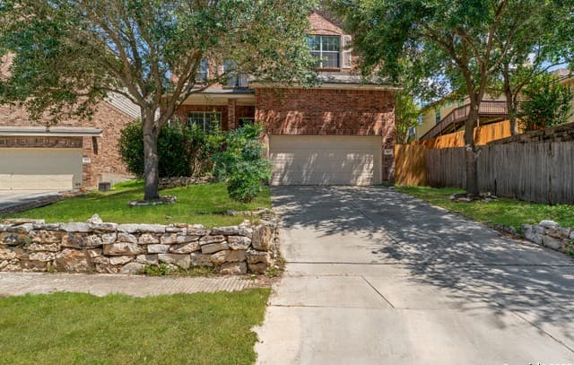 rental at 807  Midway Crst in San Antonio, TX — photo 1