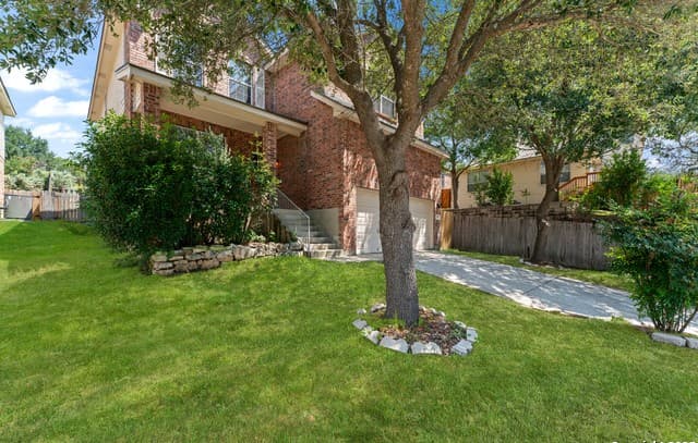 rental at 807  Midway Crst in San Antonio, TX — photo 2