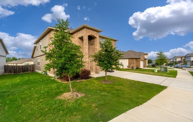 rental at 10330  Luneville Ln in Schertz, TX — photo 3