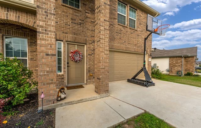 rental at 10330  Luneville Ln in Schertz, TX — photo 4