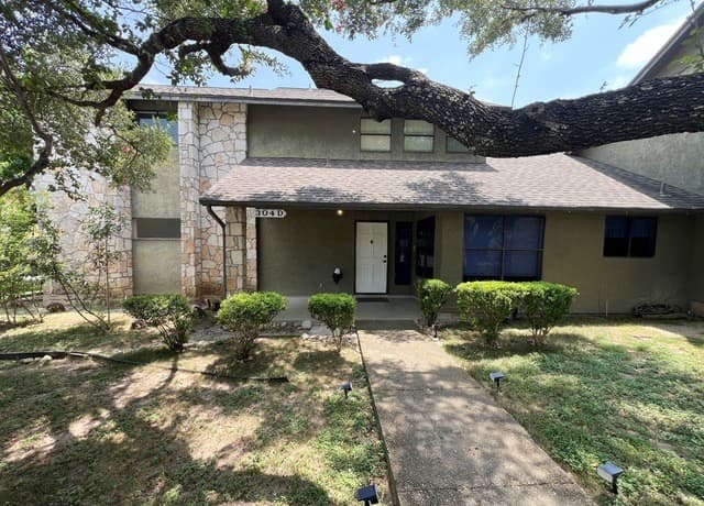 rental at 304  Thetford in San Antonio, TX — photo 1