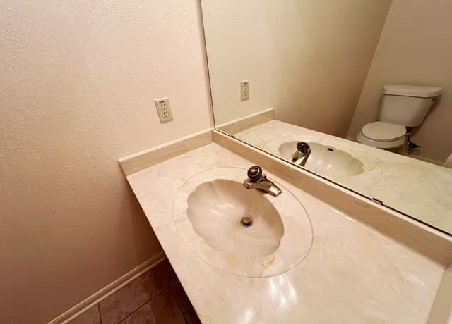 rental at 304  Thetford in San Antonio, TX — photo 2