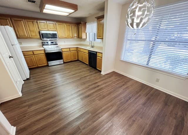 rental at 304  Thetford in San Antonio, TX — photo 3