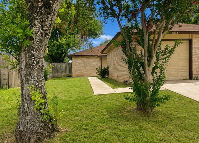 rental at 8873  Meadow Trace St in San Antonio, TX — photo 1