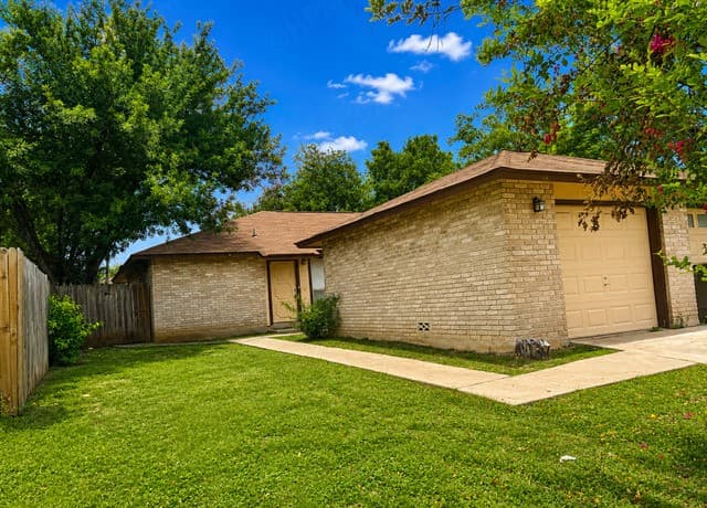 rental at 8873  Meadow Trace St in San Antonio, TX — photo 2