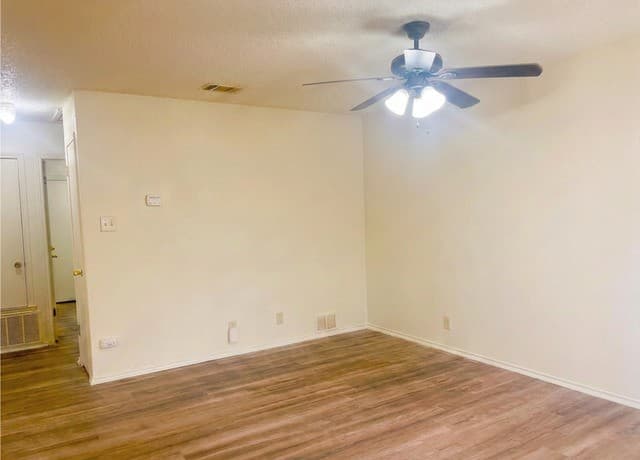 rental at 8873  Meadow Trace St in San Antonio, TX — photo 4