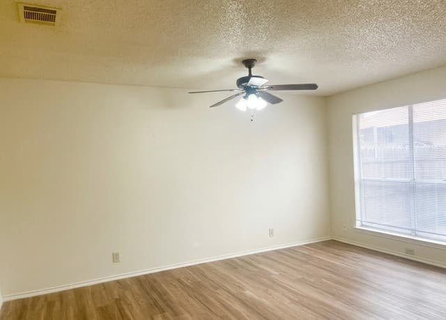 rental at 8873  Meadow Trace St in San Antonio, TX — photo 5