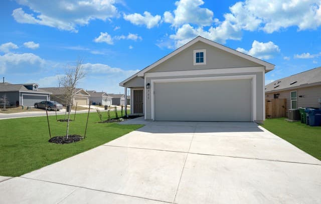 rental at 566  Filibusters Trail in San Antonio, TX — photo 2