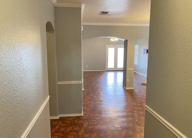 rental at 9310  Longmire Trace in San Antonio, TX — photo 2