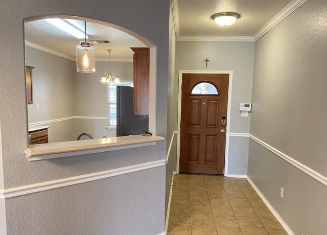 rental at 9310  Longmire Trace in San Antonio, TX — photo 3
