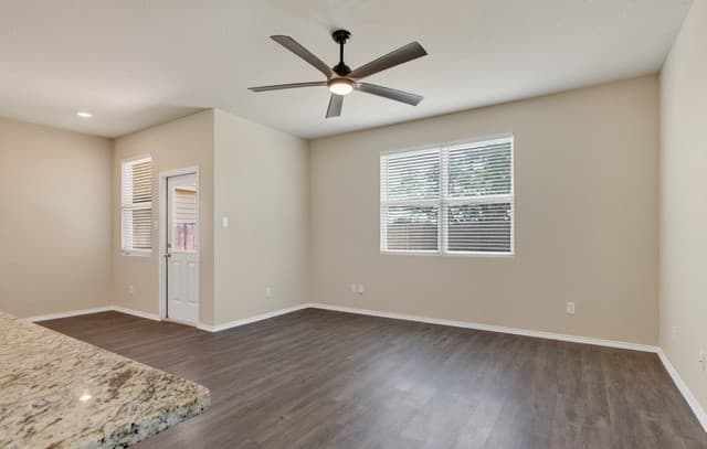 rental at 10610  Green Lake Dr in San Antonio, TX — photo 4