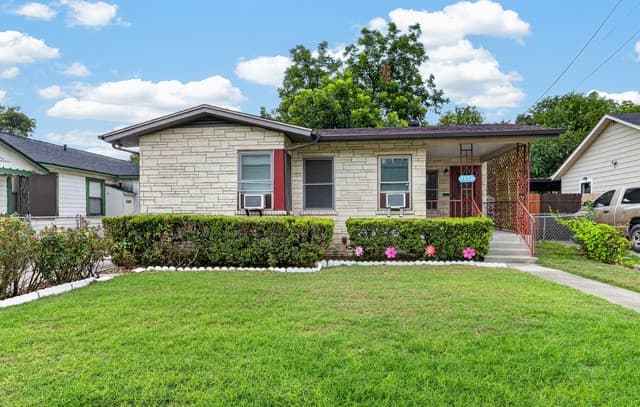 rental at 1322 W Malone in San Antonio TX
