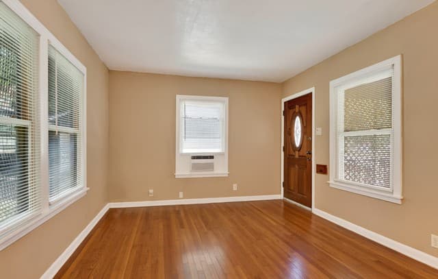rental at 1322 W Malone in San Antonio, TX — photo 3