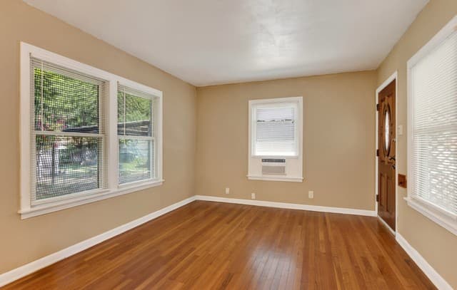 rental at 1322 W Malone in San Antonio, TX — photo 5