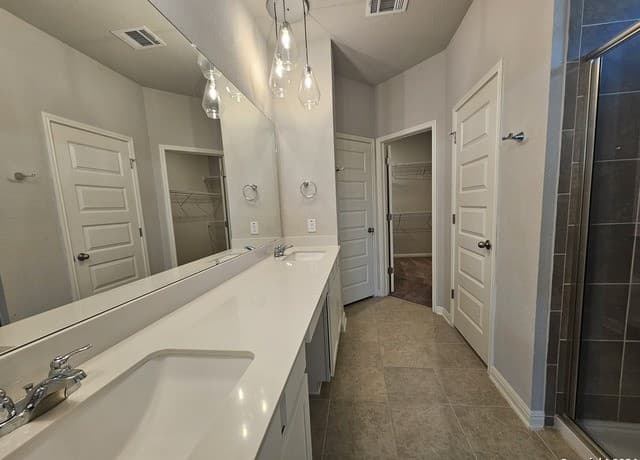 rental at 12903  Irvin Path in San Antonio, TX — photo 4