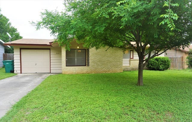 rental at 202  Brenda Dr in Converse, TX — photo 1