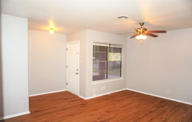rental at 202  Brenda Dr in Converse, TX — photo 4