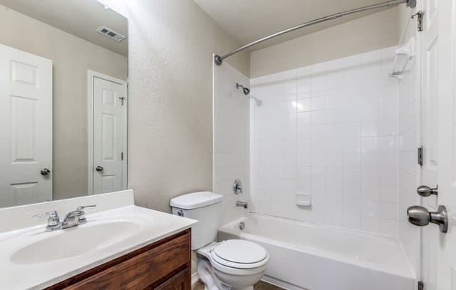 rental at 11418  Estufa Canyon in San Antonio, TX — photo 3