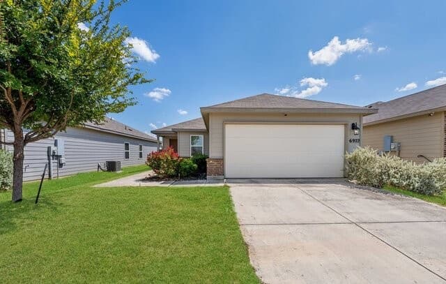 rental at 6922  Phoenix Path in Converse, TX — photo 1