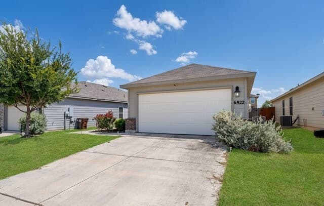 rental at 6922  Phoenix Path in Converse, TX — photo 2