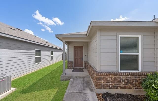 rental at 6922  Phoenix Path in Converse, TX — photo 3