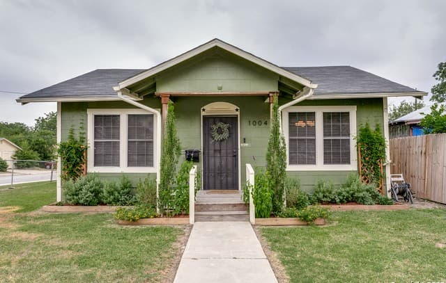 rental at 1004  Edison Dr in San Antonio, TX — photo 1