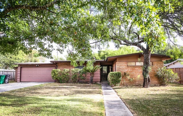 rental at 2819  Bent Bow Dr in San Antonio, TX — photo 1