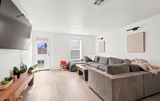 rental at 7618  Aston Cross in San Antonio, TX — photo 4