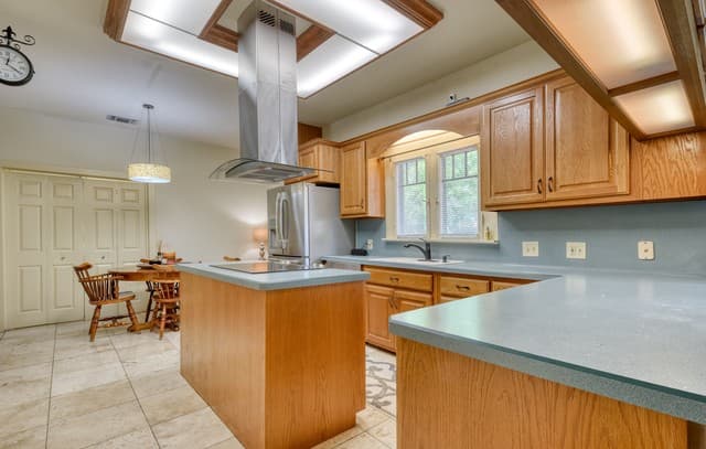 rental at 222 S Academy Ave in New Braunfels, TX — photo 4