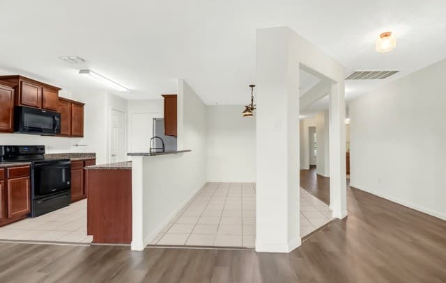 rental at 11606  Luckey Ledge in San Antonio, TX — photo 4