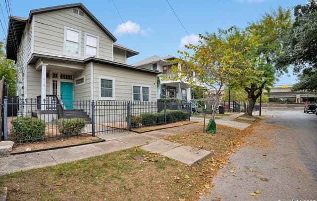 rental at 618  Atlanta St Unit 4 in San Antonio, TX — photo 1