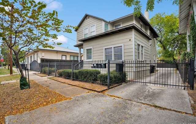 rental at 618  Atlanta St Unit 4 in San Antonio, TX — photo 3