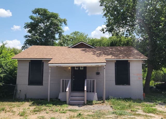 4-bedroom rental at 5106 Bartmer in San Antonio, TX — photo 1