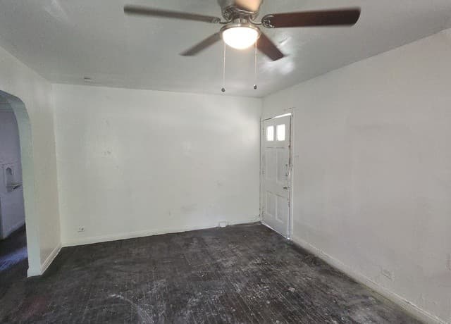 4-bedroom rental at 5106 Bartmer in San Antonio, TX — photo 2