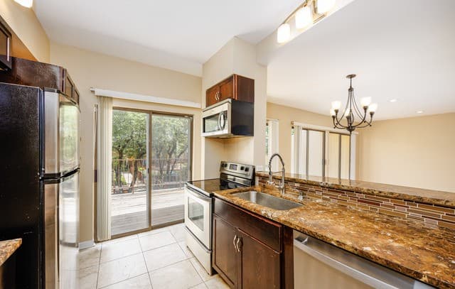 rental at 8642  Fredericksburg RD Unit 503 in San Antonio, TX — photo 4