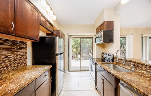 rental at 8642  Fredericksburg RD Unit 503 in San Antonio, TX — photo 5
