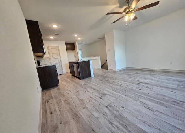 rental at 310 W Evergreen St Unit 121 in San Antonio, TX — photo 1