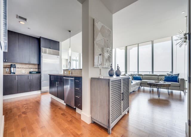 rental at 610 E Market St Unit 2711 in San Antonio, TX — photo 1