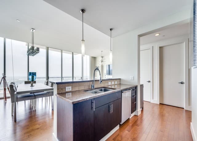 rental at 610 E Market St Unit 2711 in San Antonio, TX — photo 2