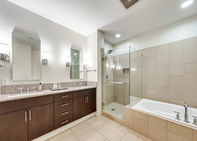 rental at 610 E Market St Unit 2711 in San Antonio, TX — photo 4