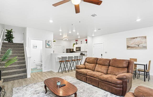 rental at 4  Oak Plz in San Antonio, TX — photo 1