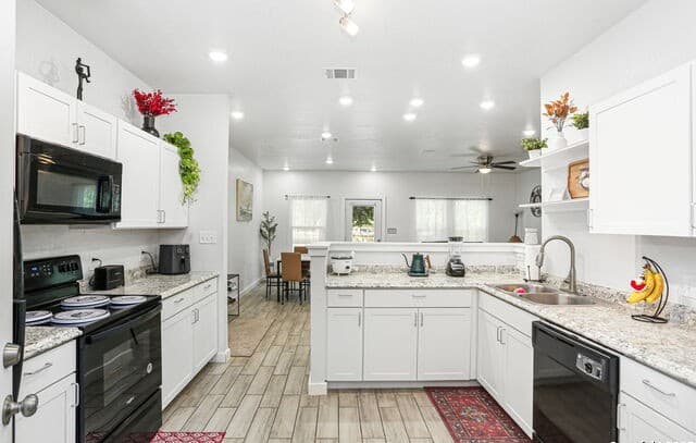 rental at 4  Oak Plz in San Antonio, TX — photo 2