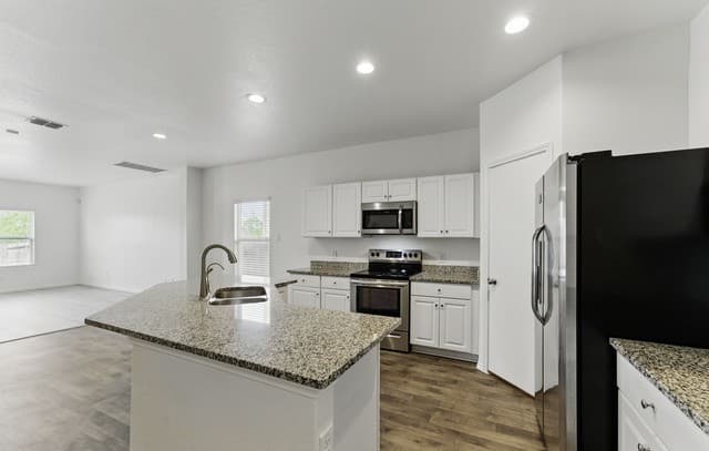 rental at 6943  Shell Bch in Converse, TX — photo 3
