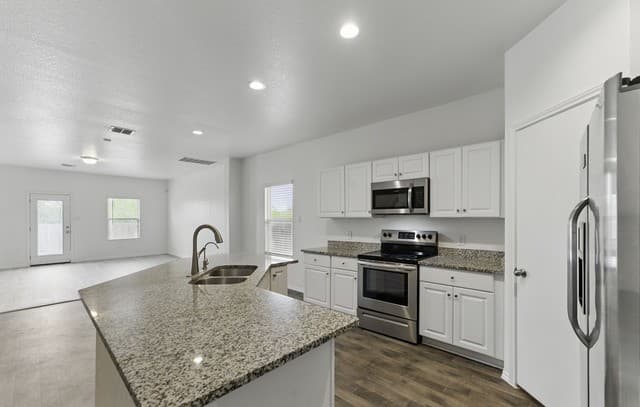 rental at 6943  Shell Bch in Converse, TX — photo 4