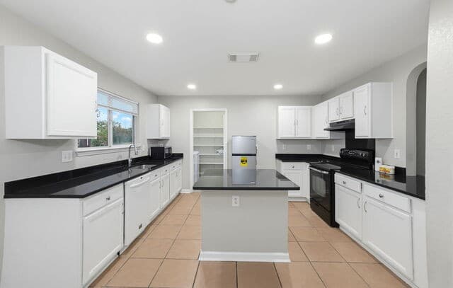 rental at 618  Tres Caminos in San Antonio, TX — photo 2
