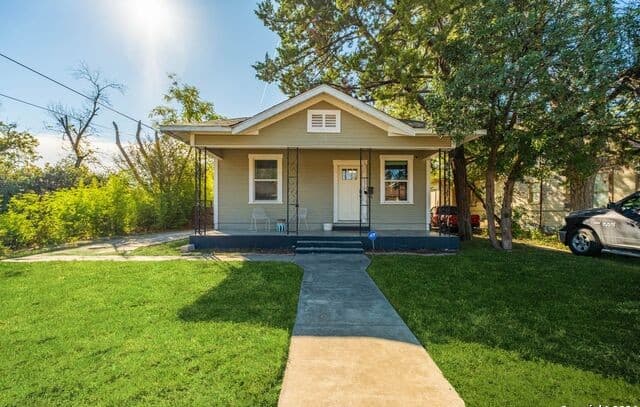rental at 112  Harding Pl in San Antonio, TX — photo 1
