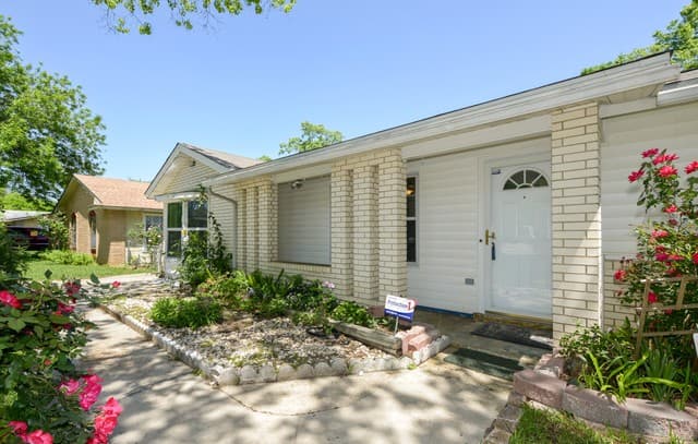 rental at 1214  Kenrock St in San Antonio, TX — photo 1