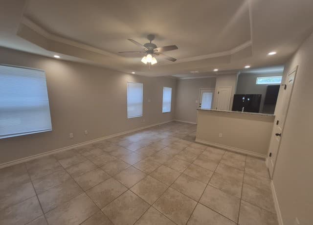 rental at 6858  Lakeview Dr Unit 101 in San Antonio, TX — photo 2