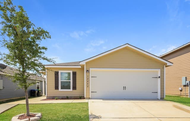 rental at 12242  Commander in San Antonio, TX — photo 3