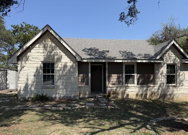 rental at 591 Burr Oak Ln in Canyon Lake TX